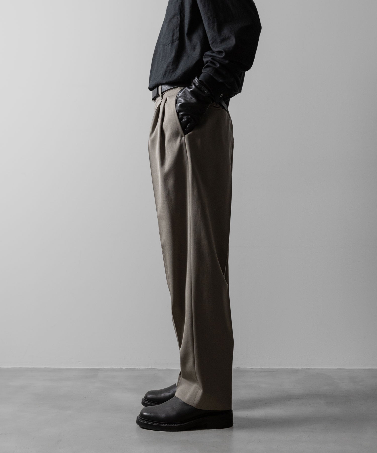 ssstein(シュタイン)のTWO TUCK EASY TROUSERS - TAUPE BEIGEの公式通販サイトsession福岡セレクトショップ