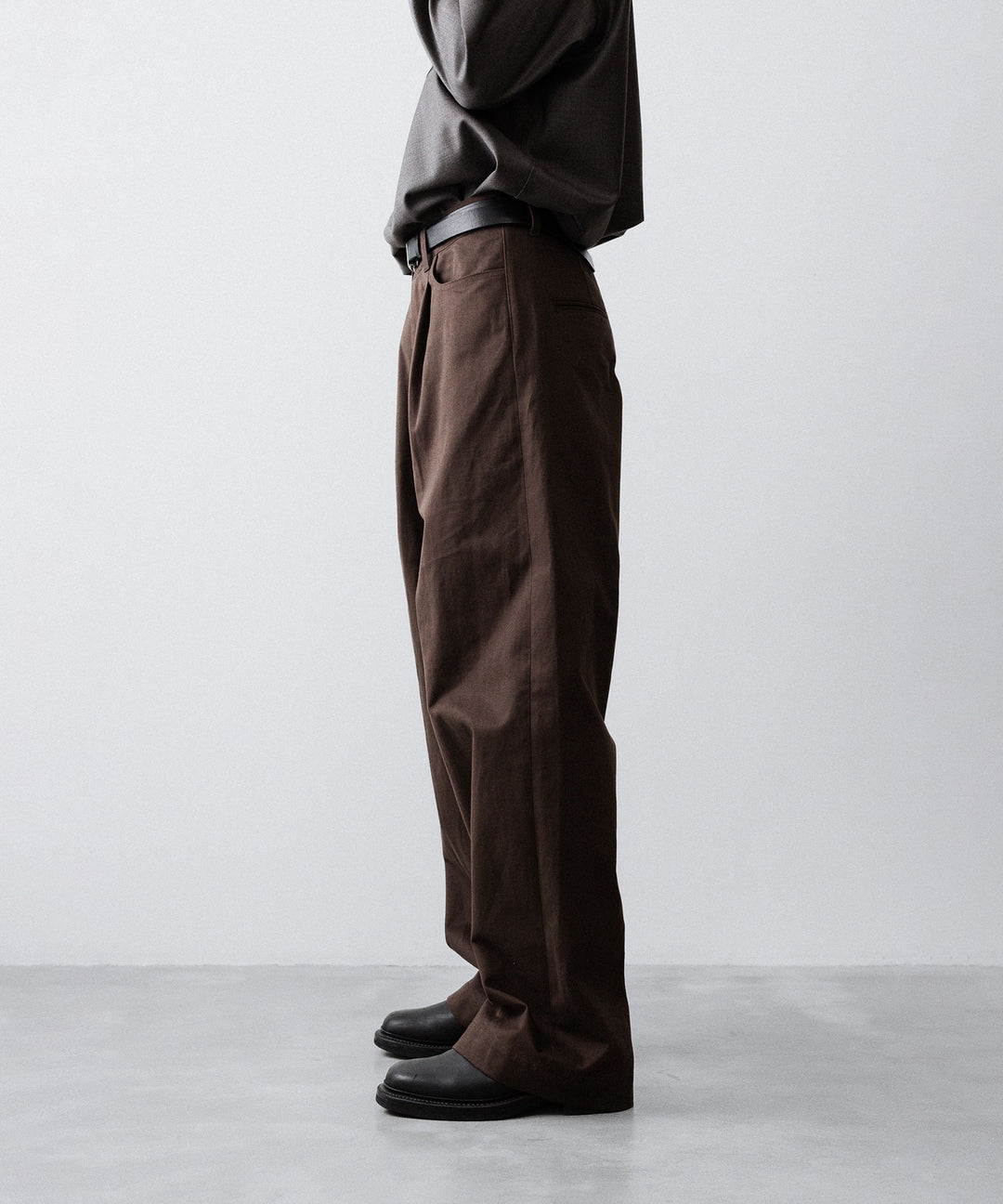 ssstein(シュタイン)のBRUSHED CHINO ONE TUCK WIDE PANTS - BROWNの公式通販サイトsession福岡セレクトショップ