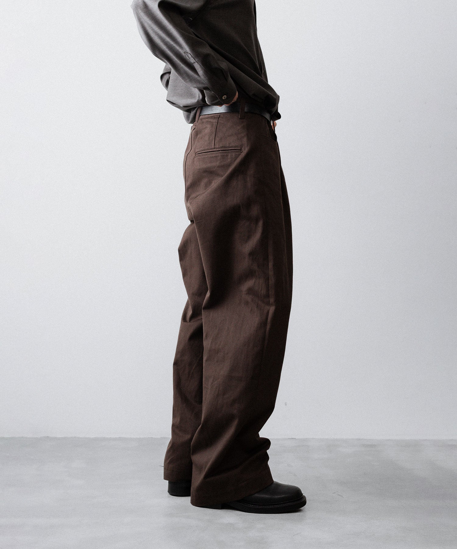 ssstein(シュタイン)のBRUSHED CHINO ONE TUCK WIDE PANTS - BROWNの公式通販サイトsession福岡セレクトショップ