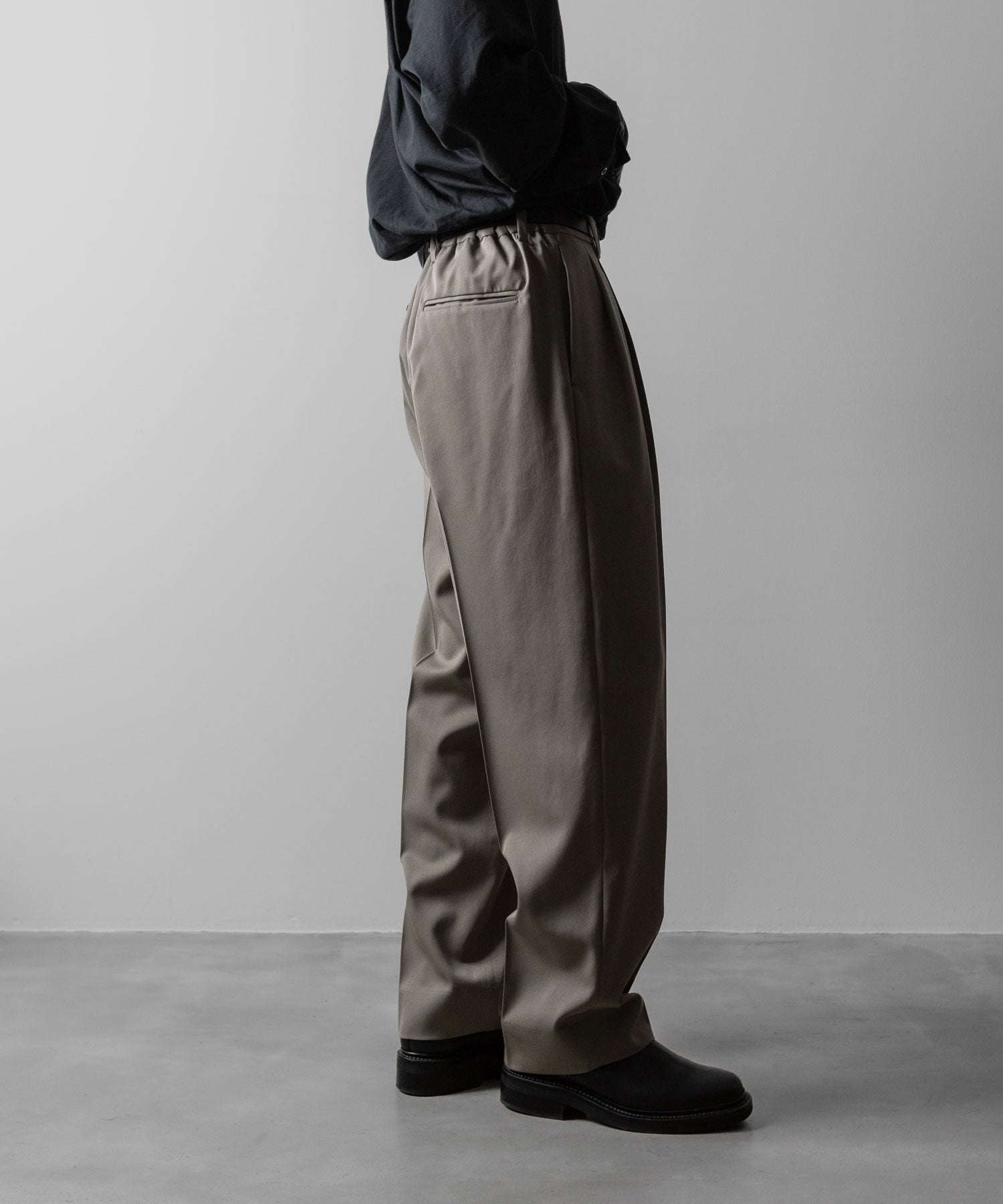 ssstein(シュタイン)のTWO TUCK EASY TROUSERS - TAUPE BEIGEの公式通販サイトsession福岡セレクトショップ