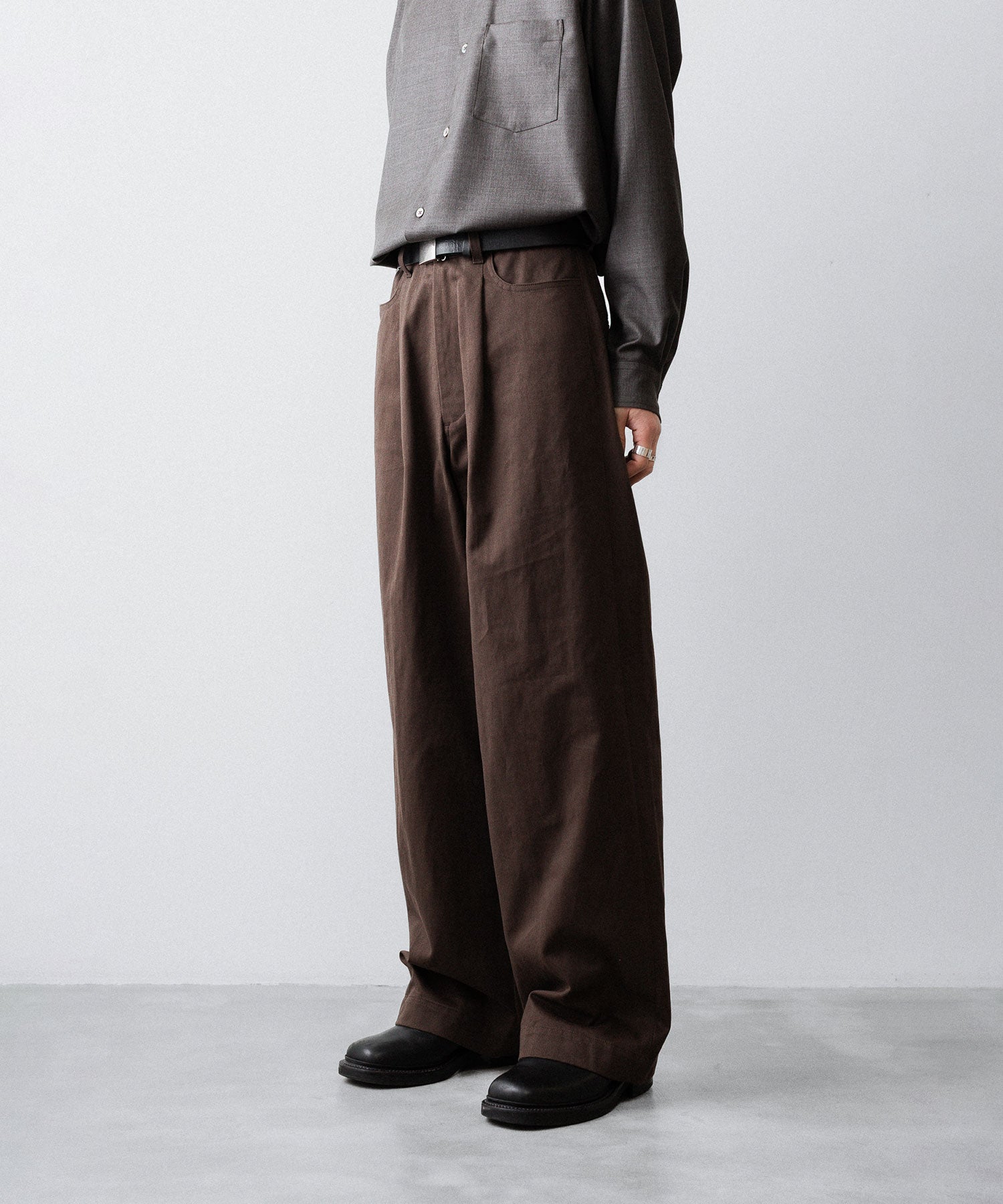 ssstein(シュタイン)のBRUSHED CHINO ONE TUCK WIDE PANTS - BROWNの公式通販サイトsession福岡セレクトショップ