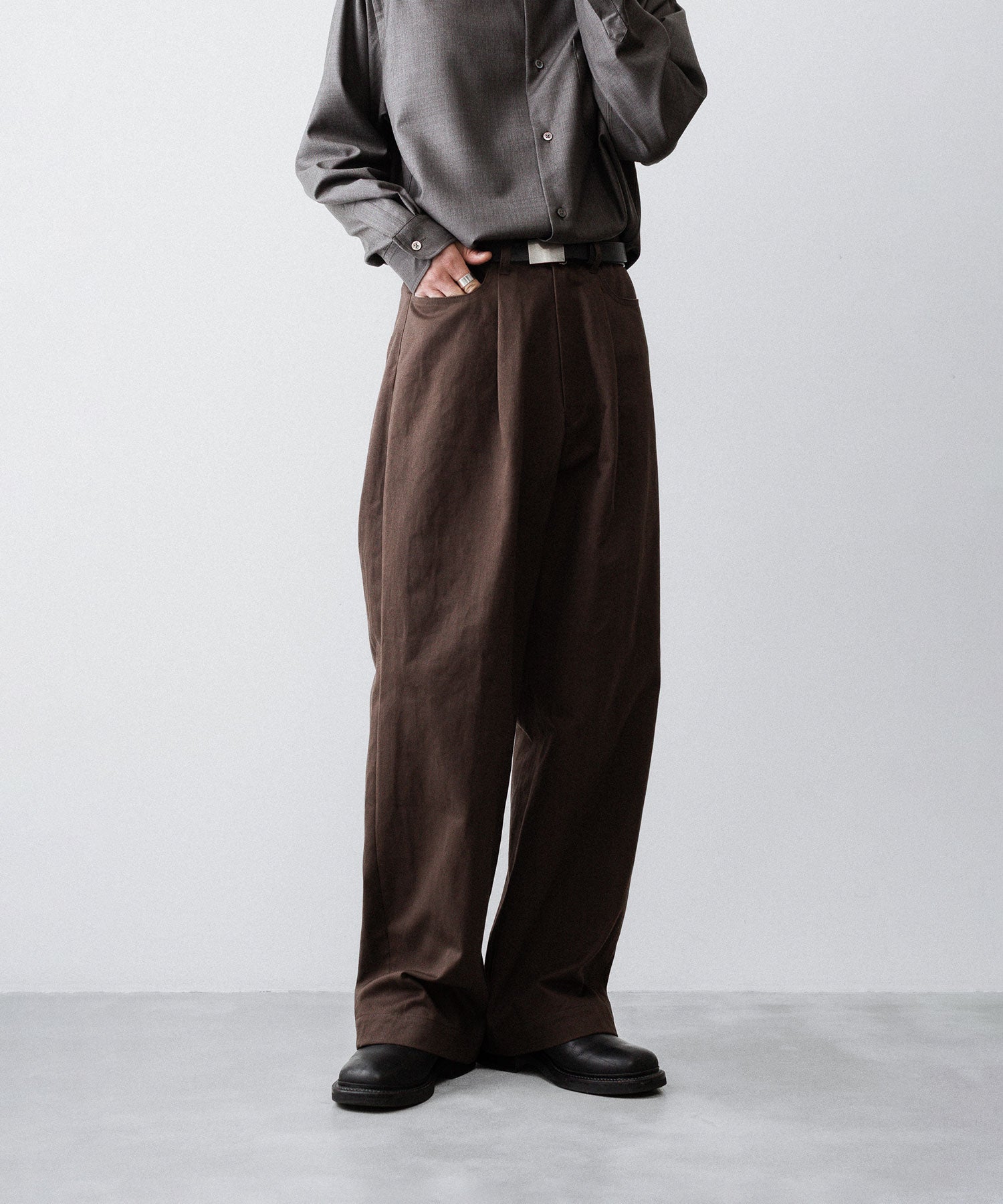 ssstein(シュタイン)のBRUSHED CHINO ONE TUCK WIDE PANTS - BROWNの公式通販サイトsession福岡セレクトショップ