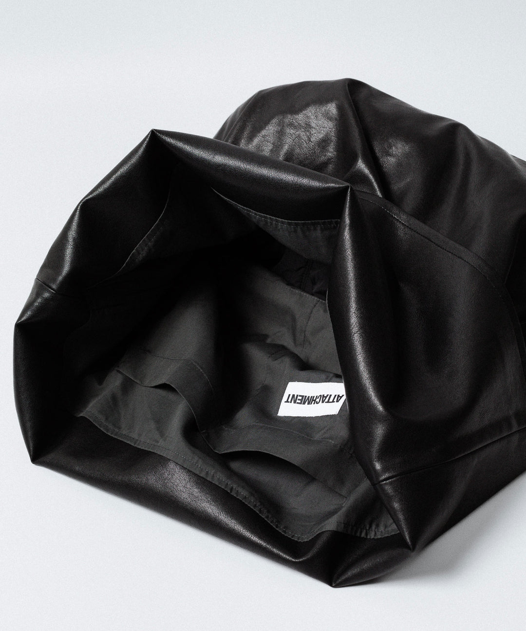 ATTACHMENT アタッチメントのSYNTHETIC LEATHER SHOULDER BAG - BLACKの公式通販サイトsession福岡セレクトショップ