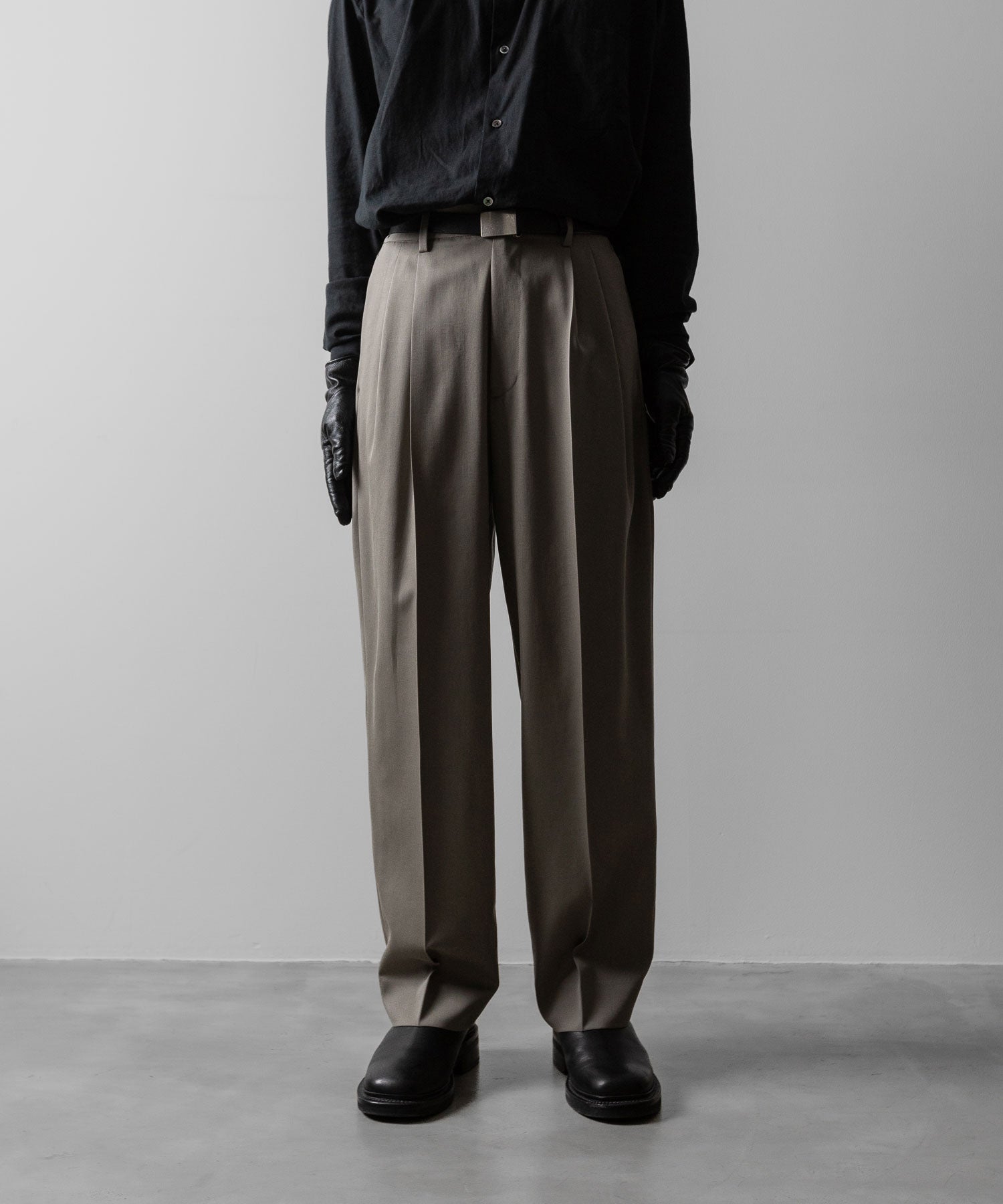 ssstein(シュタイン)のTWO TUCK EASY TROUSERS - TAUPE BEIGEの公式通販サイトsession福岡セレクトショップ