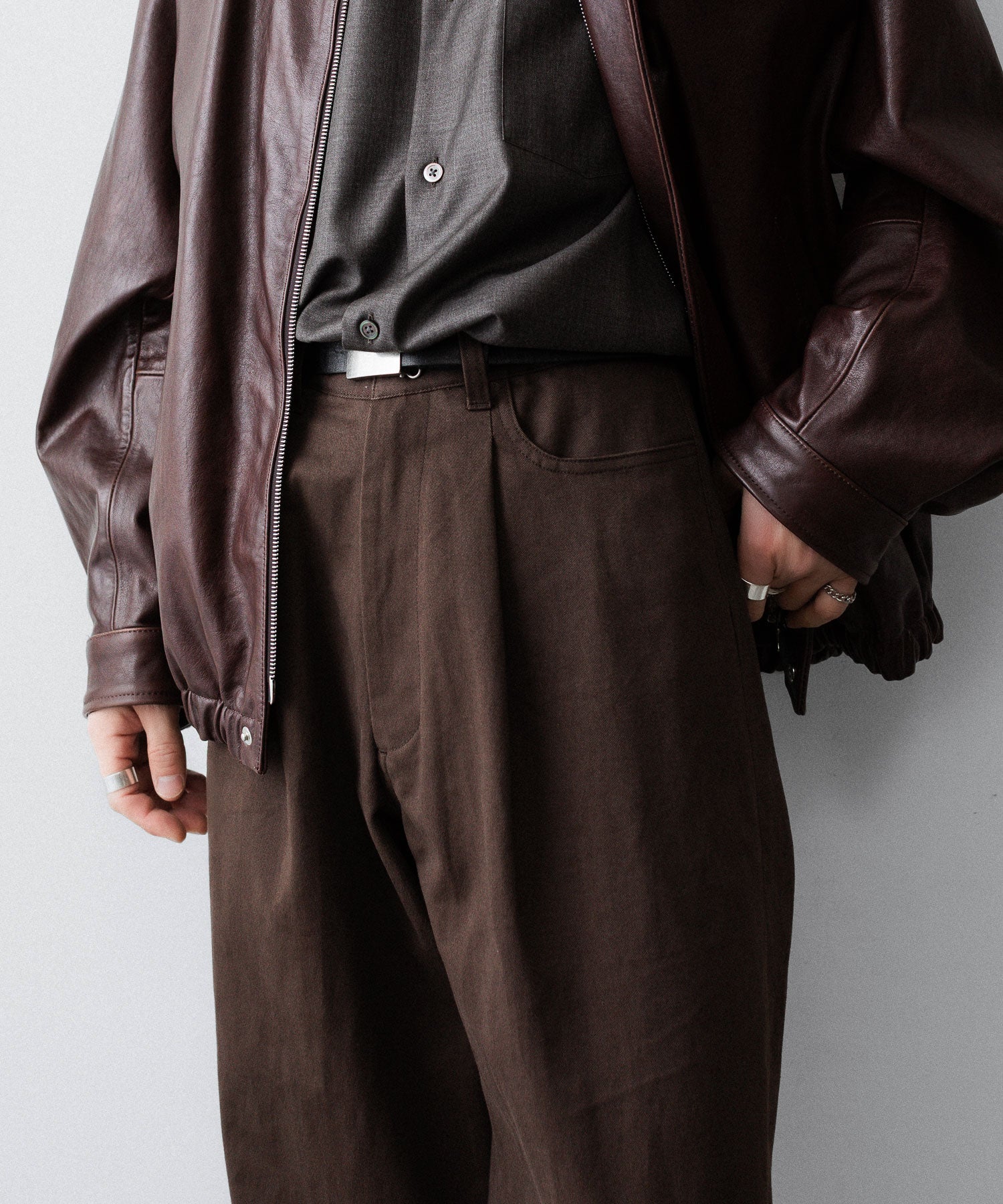 ssstein(シュタイン)のBRUSHED CHINO ONE TUCK WIDE PANTS - BROWNの公式通販サイトsession福岡セレクトショップ