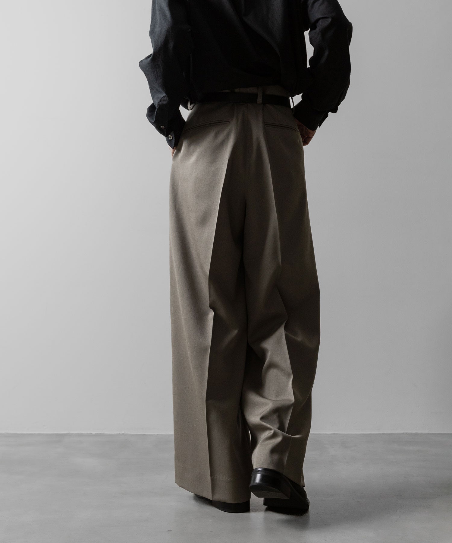 ssstein(シュタイン)のEXTRA WIDE TROUSERS(2/90 WOOL GABARDINE) - TAUPE BEIGEの公式通販サイトsession福岡セレクトショップ