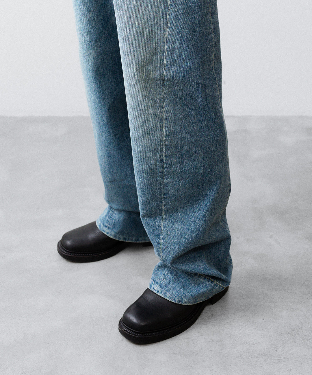ssstein(シュタイン)のTWIST CUT DENIM JEANS - INDIGOの公式通販サイトsession福岡セレクトショップ