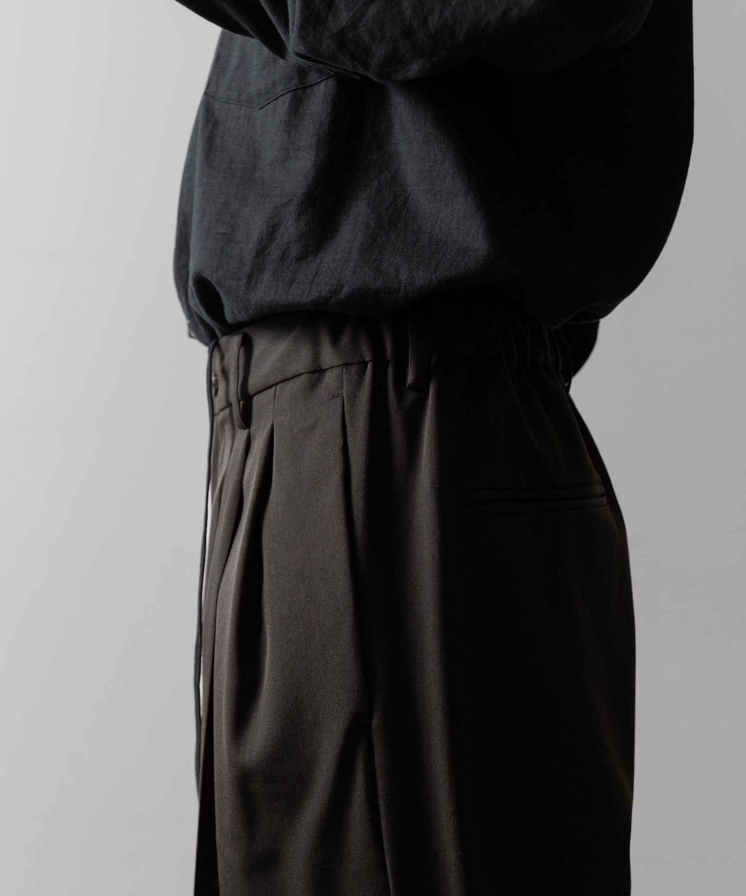 ssstein(シュタイン)のTWO TUCK EASY TROUSERS - GREY KHAKIの公式通販サイトsession福岡セレクトショップ