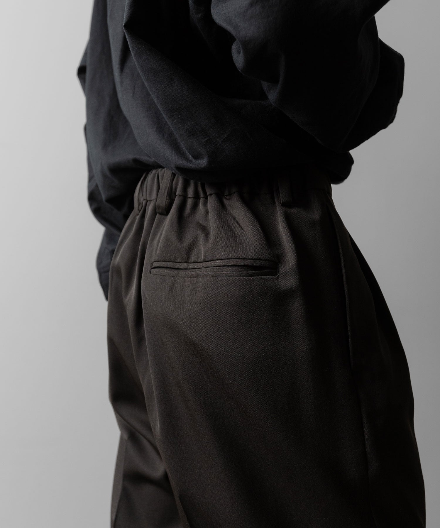 ssstein(シュタイン)のTWO TUCK EASY TROUSERS - GREY KHAKIの公式通販サイトsession福岡セレクトショップ