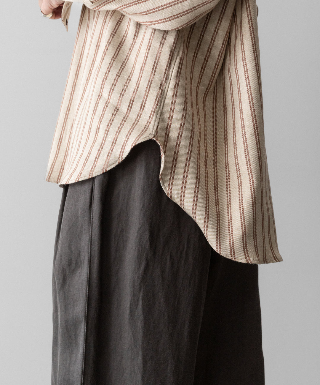 【INTÉRIM】STRIPED LINEN SKIPPER SHIRT - BEIGE STRIPE