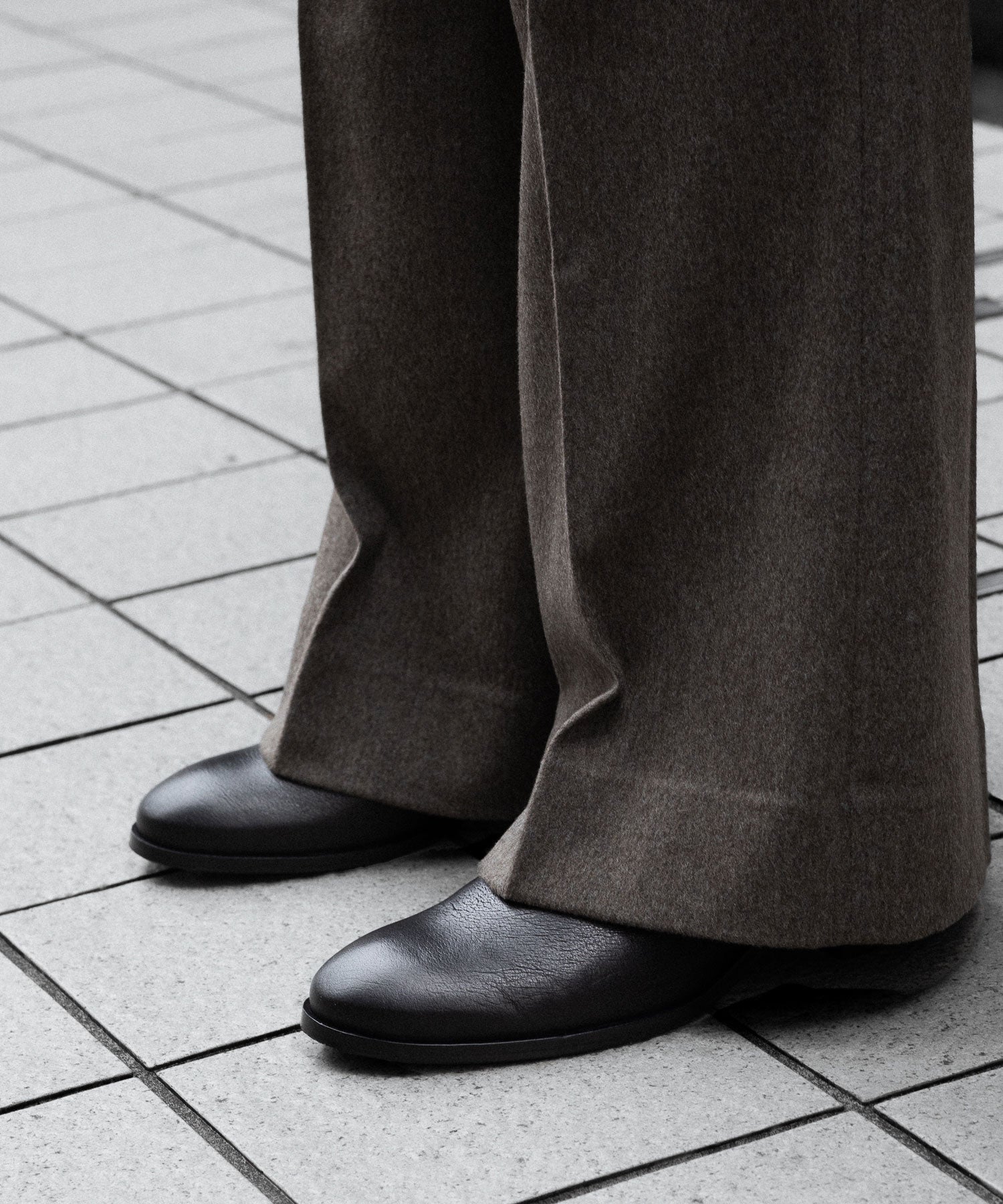ssstein(シュタイン)のWOOL DOESKIN FLARE TROUSERS - TAUPEの公式通販サイトsession福岡セレクトショップ