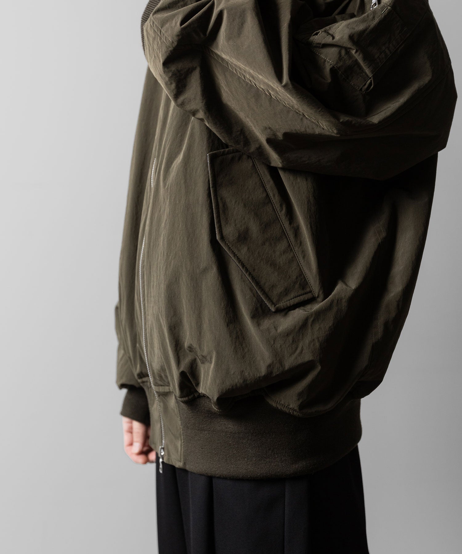 ssstein(シュタイン)のWINDPROOF NYLON OVERSIZED FLIGHT JACKET - MILITARY KHAKIの公式通販サイトsession福岡セレクトショップ