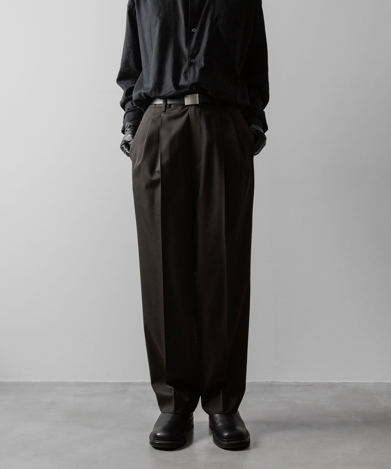 ssstein(シュタイン)のTWO TUCK EASY TROUSERS - GREY KHAKIの公式通販サイトsession福岡セレクトショップ