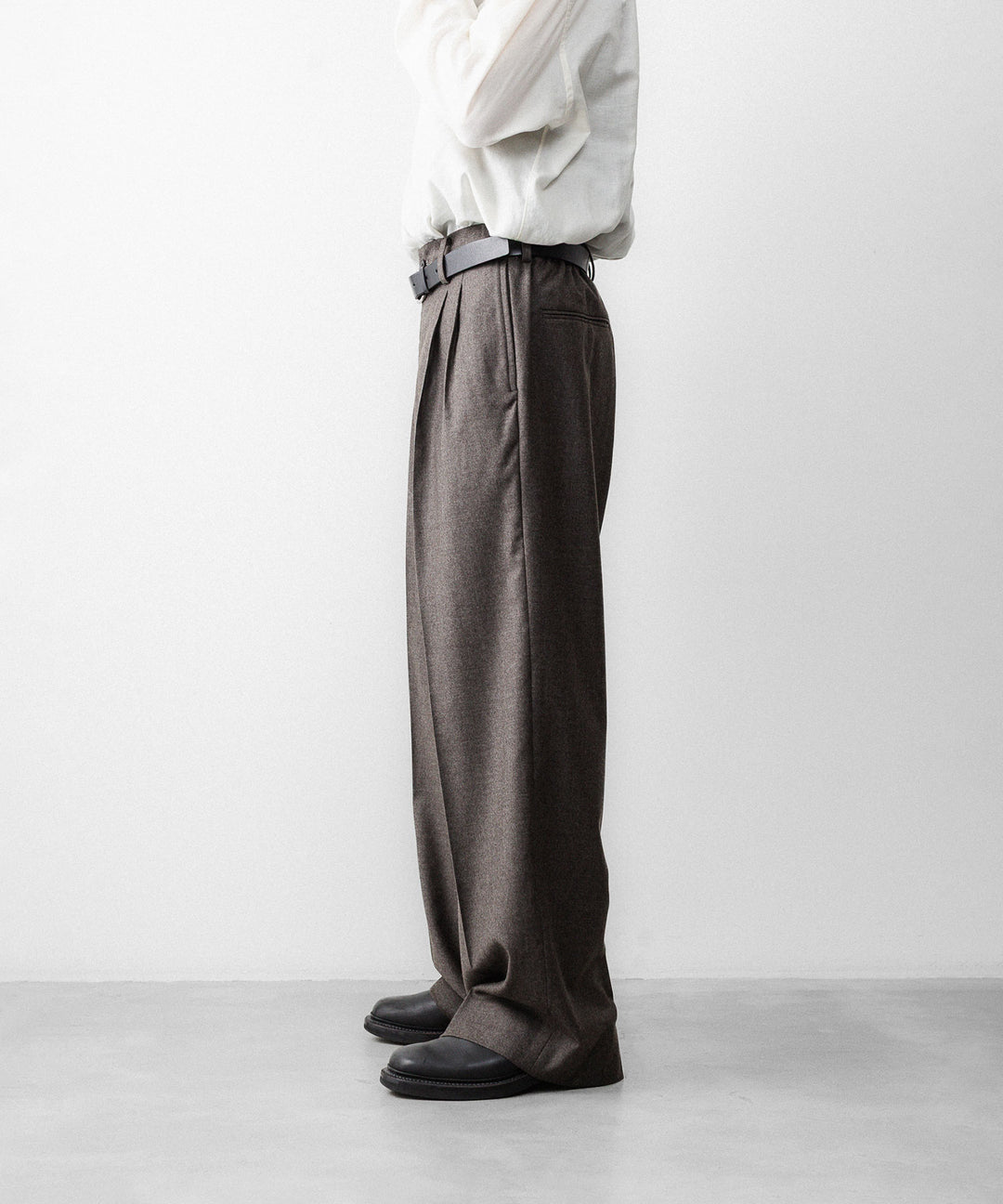ssstein(シュタイン)のEXTRA FINE WOOL EASY LONG WIDE TROUSERS - CHARCOAL BROWNの公式通販サイトsession福岡セレクトショップ