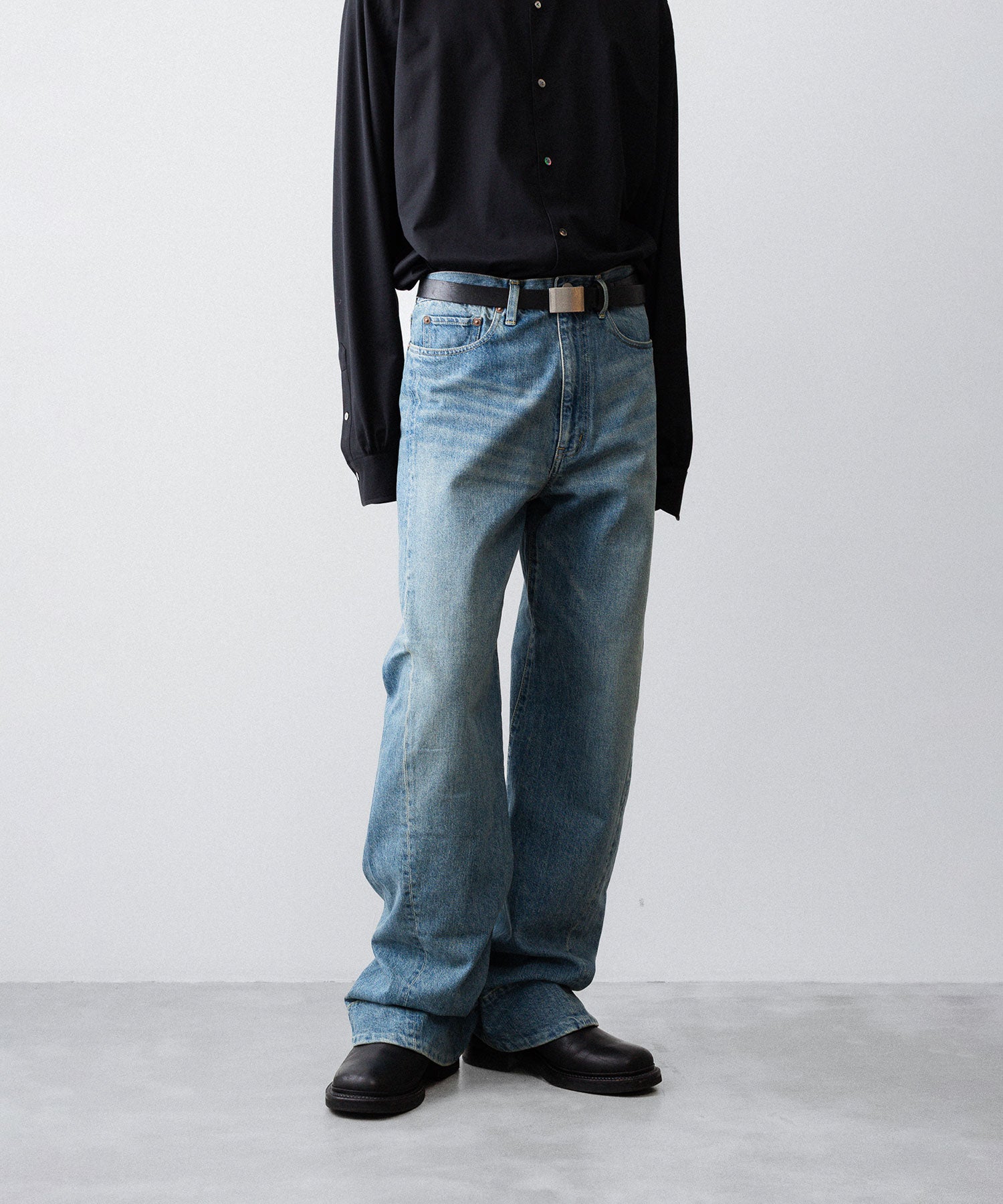 ssstein / シュタイン】TWIST CUT DENIM JEANS - INDIGO | 公式通販