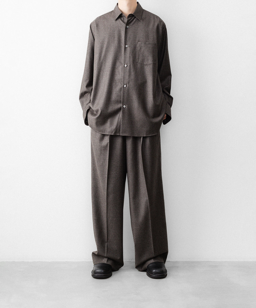 ssstein(シュタイン)のEXTRA FINE WOOL EASY LONG WIDE TROUSERS - CHARCOAL BROWNの公式通販サイトsession福岡セレクトショップ