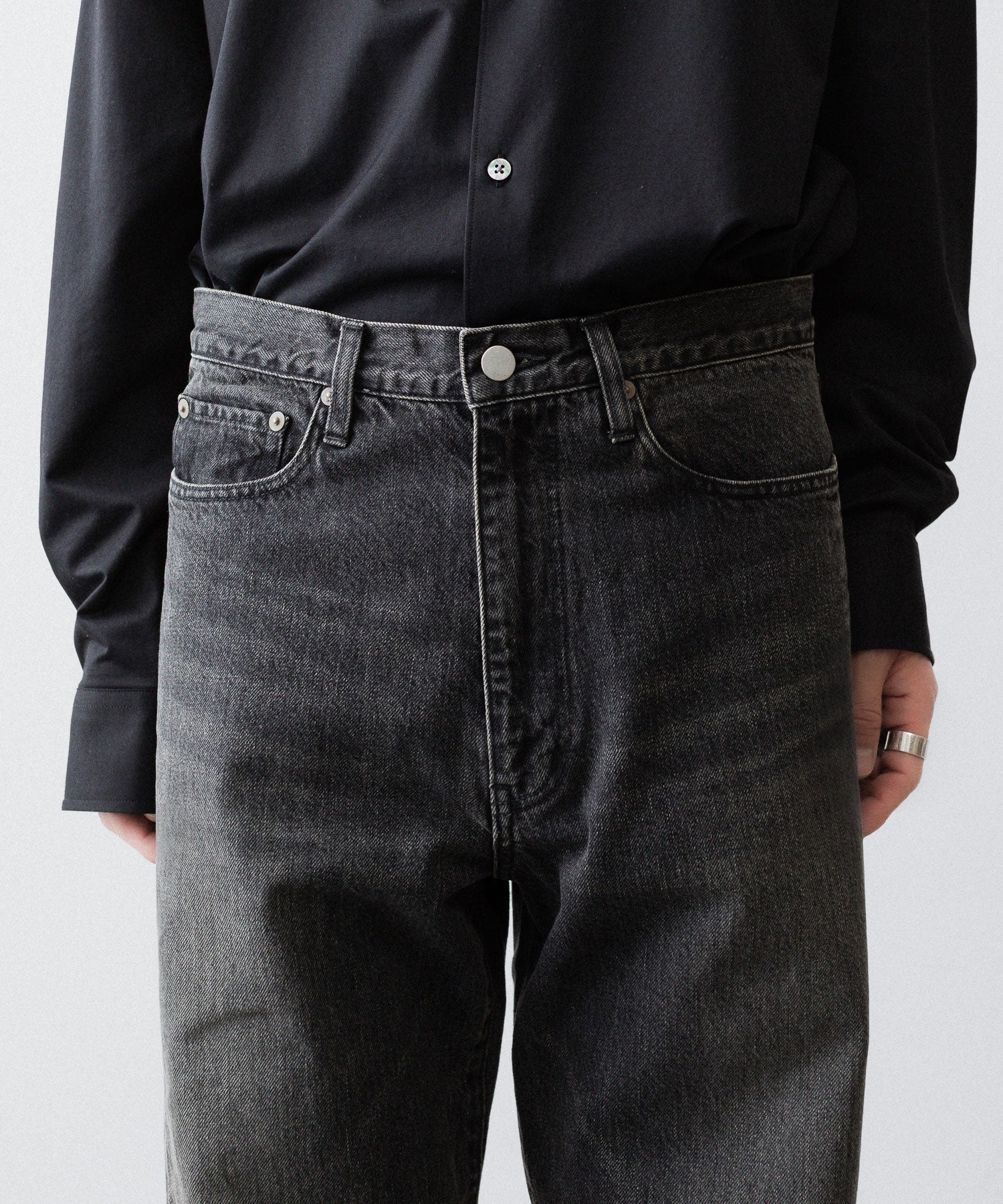 ssstein / シュタイン】TWIST CUT DENIM JEANS - BLACK | 公式通販