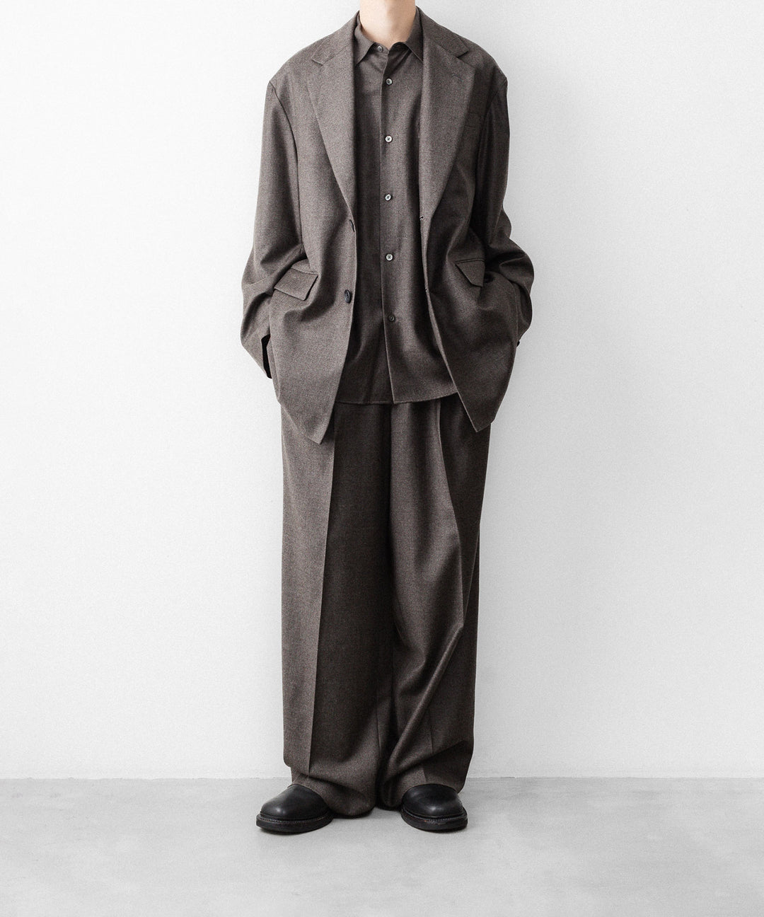 ssstein(シュタイン)のEXTRA FINE WOOL OVERSIZED REGULAR COLLAR SHIRT - CHARCOAL BROWNの公式通販サイトsession福岡セレクトショップ
