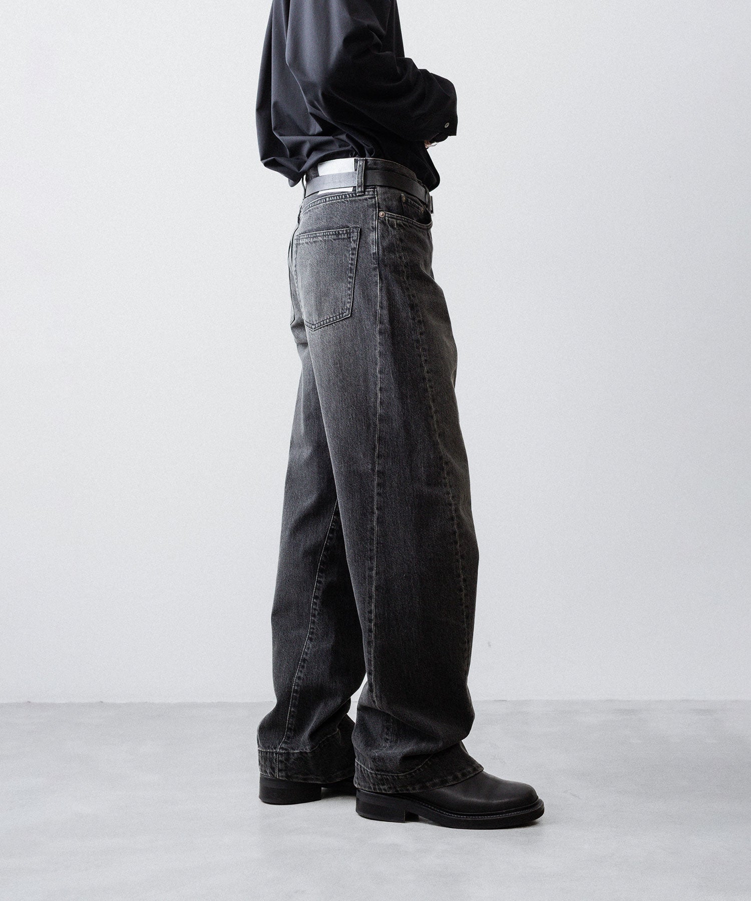 ssstein / シュタイン】TWIST CUT DENIM JEANS - BLACK | 公式通販
