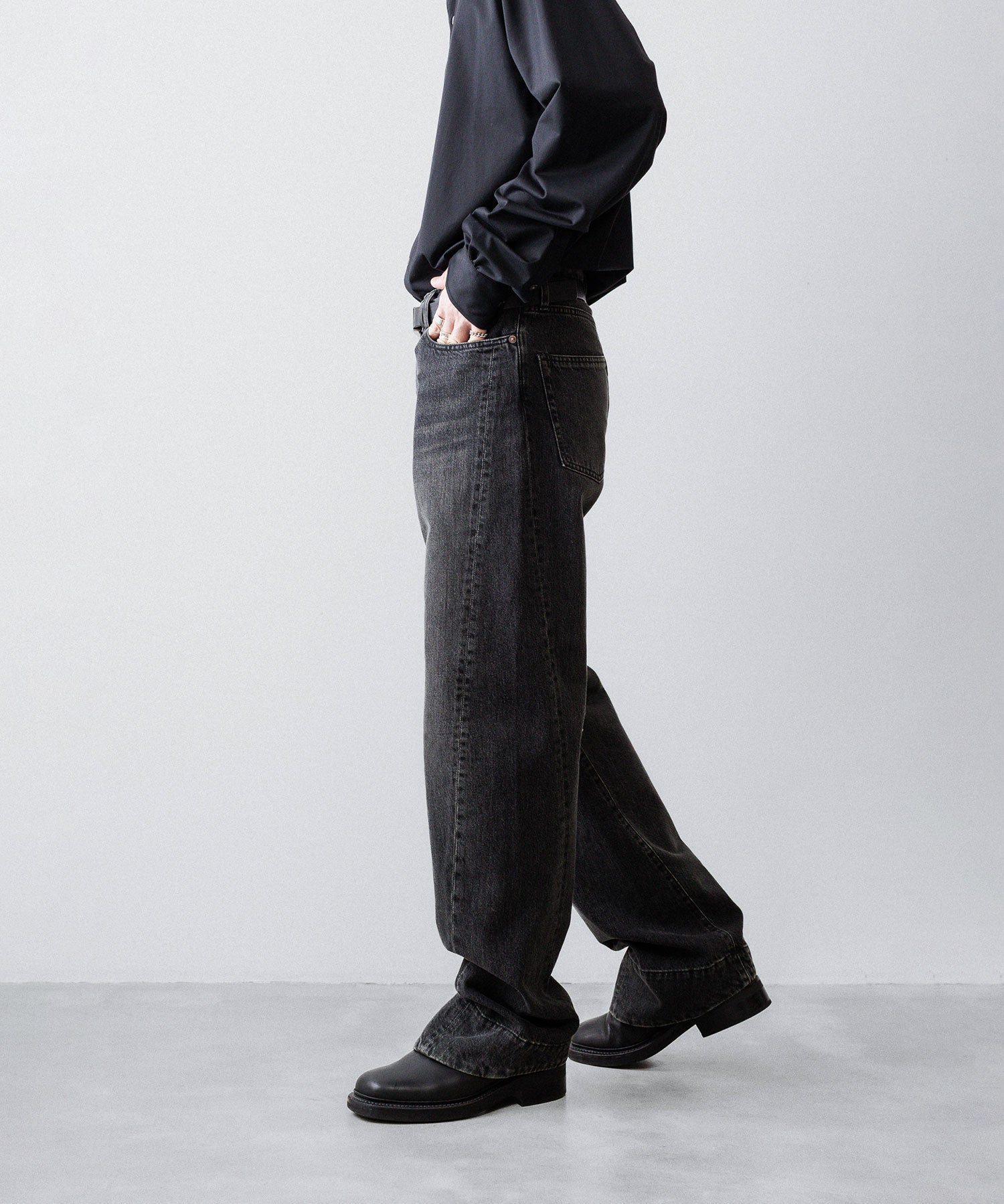 ssstein / シュタイン】TWIST CUT DENIM JEANS - BLACK | 公式通販