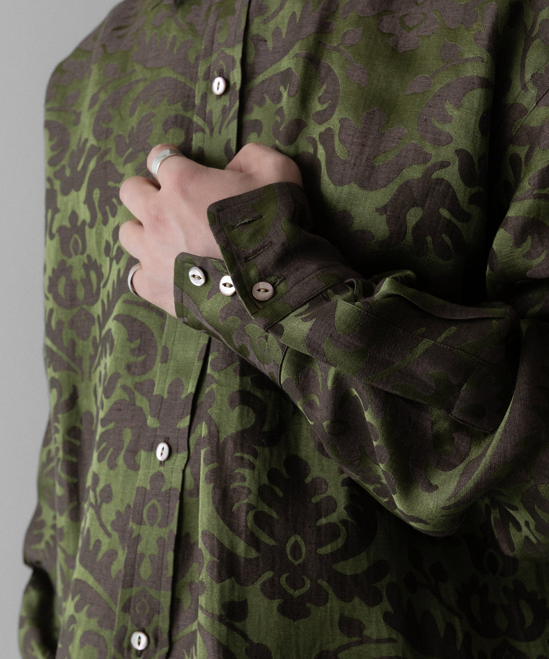 INTÉRIM(インテリム)のHYPER BIG LINEN SILK JACQUARD POCKETLESS DRESS WESTERN SHIRT - CHIVE JQ公式通販サイトsession福岡セレクトショップ