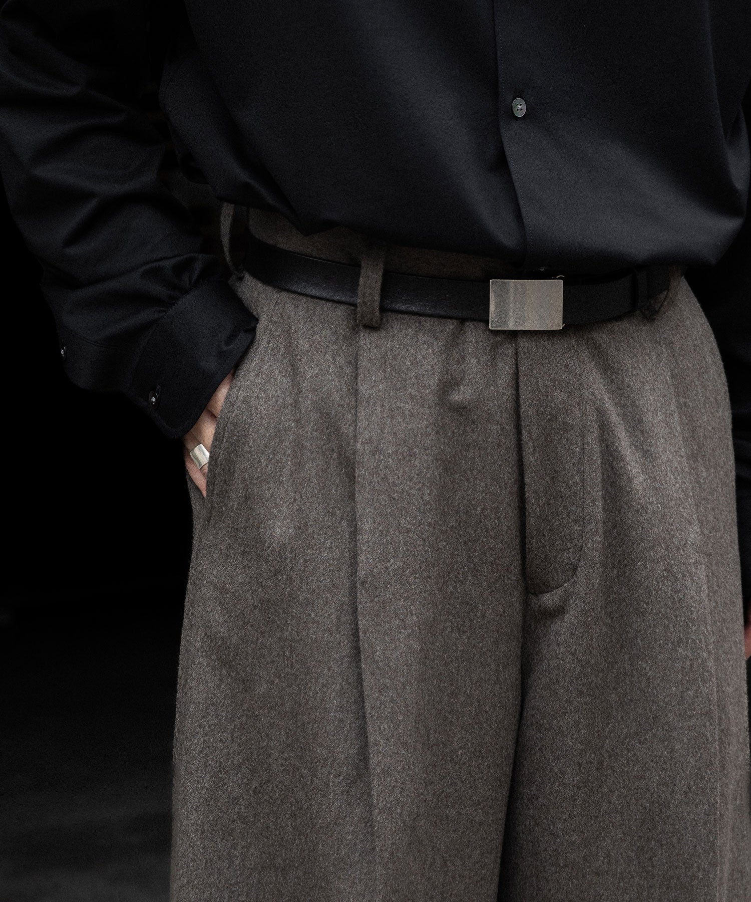 ssstein / シュタイン】WOOL DOESKIN EXTRA WIDE TROUSERS - TAUPE ssstein / シュタイン】WOOL DOESKIN EXTRA WIDE TROUSERS - TAUPE