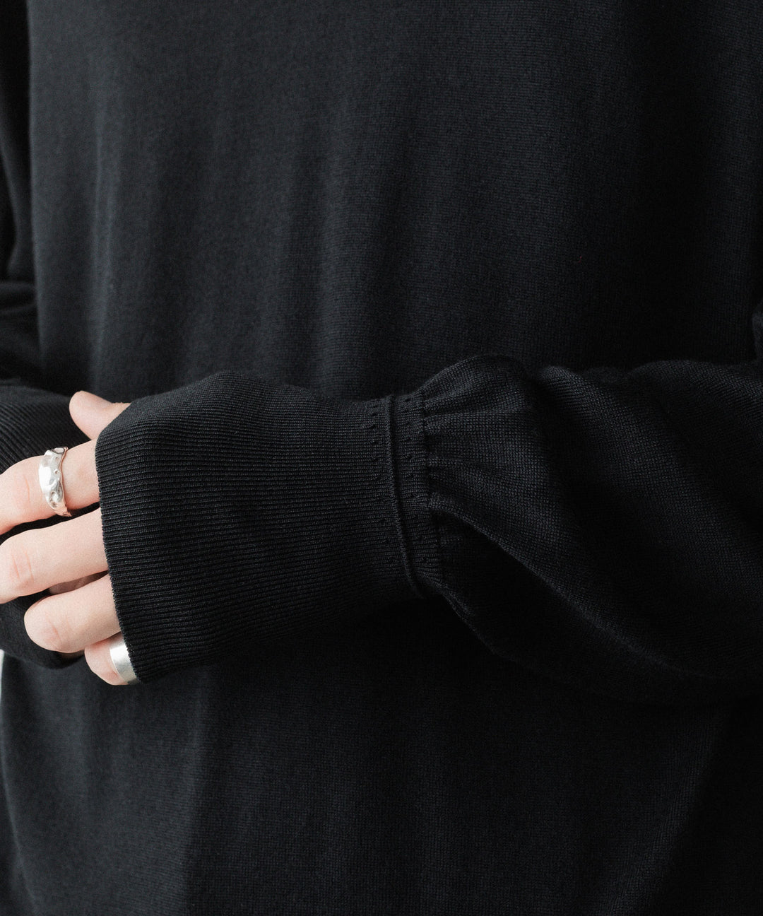 MAYKAM メイカムのSTRUCTURE EYELET CREW NECKのBLACK 公式通販サイトsession福岡セレクトショップ