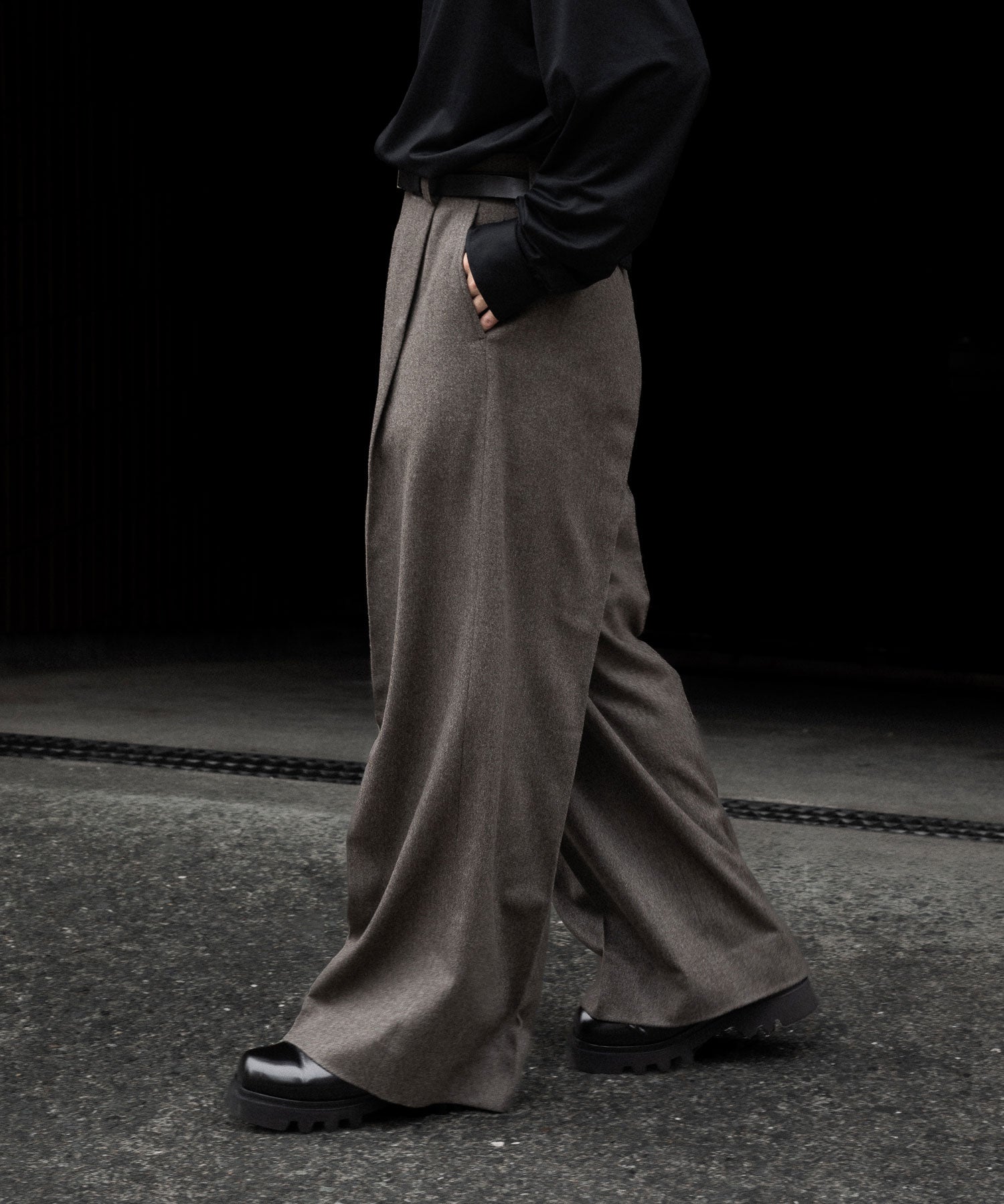ssstein / シュタイン】WOOL DOESKIN EXTRA WIDE TROUSERS - TAUPE