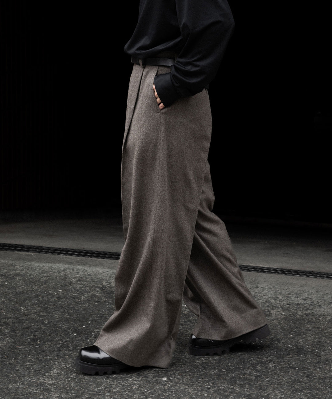 ssstein(シュタイン)のWOOL DOESKIN EXTRA WIDE TROUSERS - TAUPEの公式通販サイトsession福岡セレクトショップ