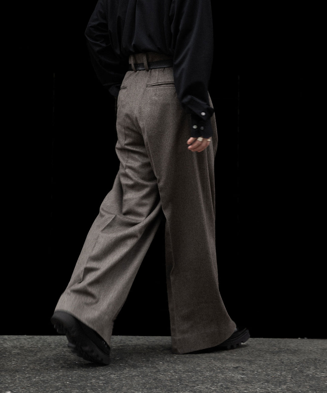 ssstein(シュタイン)のWOOL DOESKIN EXTRA WIDE TROUSERS - TAUPEの公式通販サイトsession福岡セレクトショップ