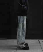 画像をギャラリービューアに読み込む, 【ssstein × UMBRO】DEFORMATION WIDE DENIM JEANS - INDIGO
