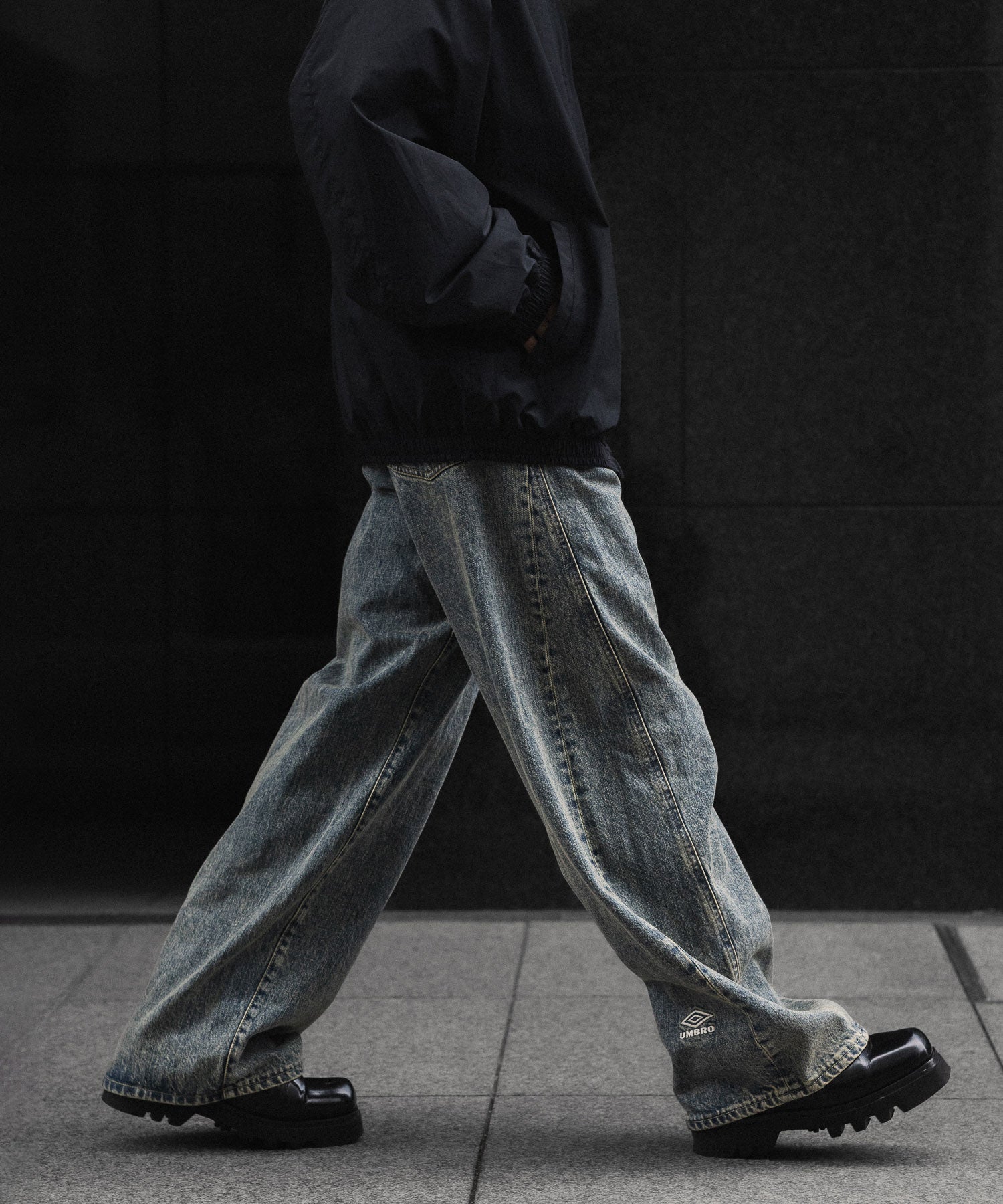 ssstein × UMBRO】DEFORMATION WIDE DENIM JEANS - INDIGO | 公式通販