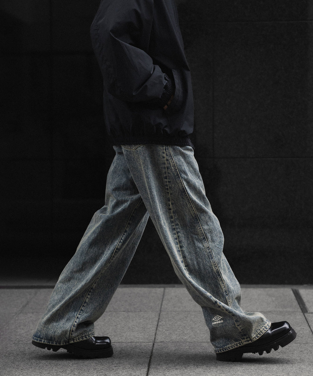 【ssstein × UMBRO】DEFORMATION WIDE DENIM JEANS - INDIGO