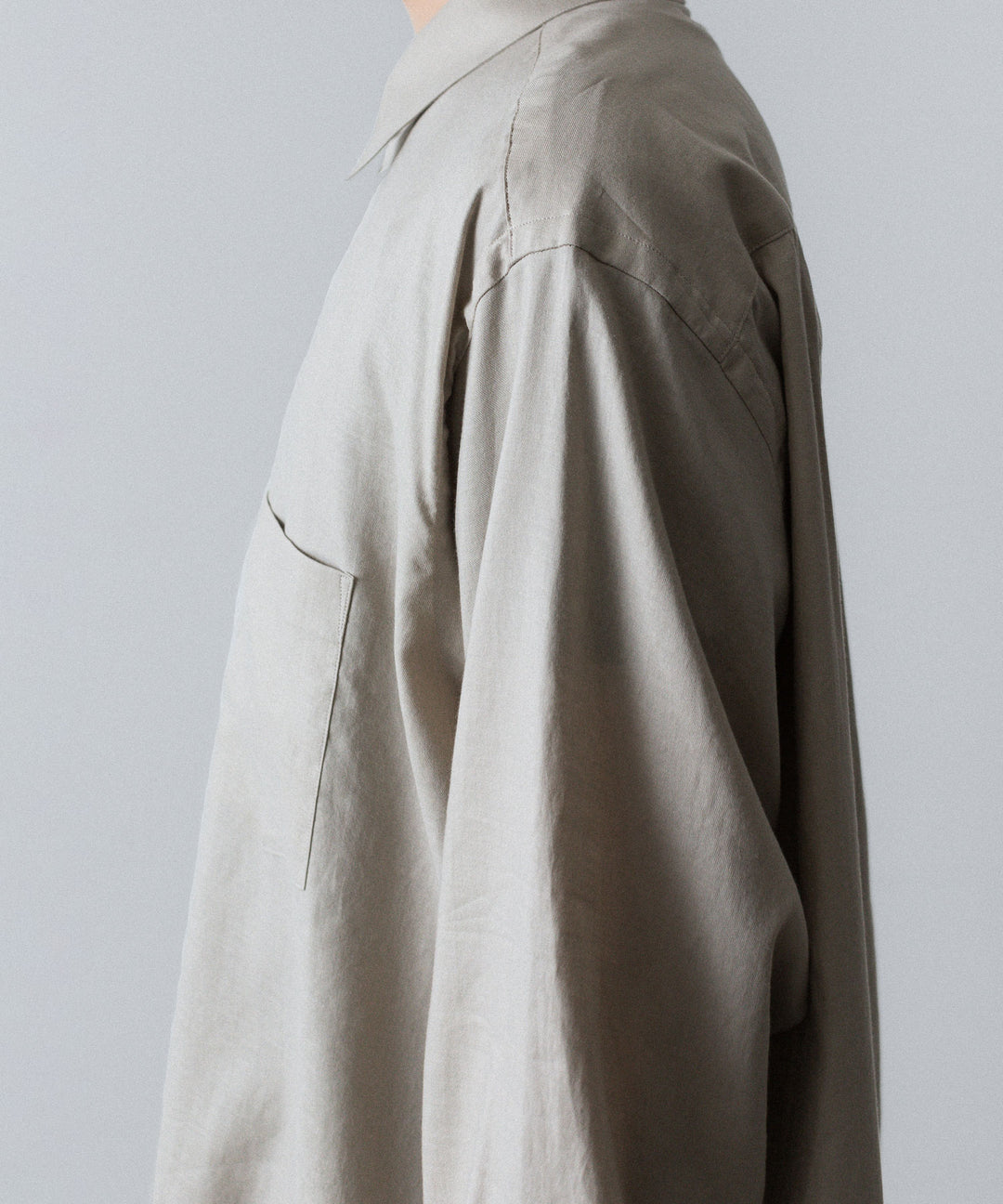 ssstein(シュタイン)のCOTTON/SILK OVERSIZED REGULAR COLLAR SHIRT - GREIGEの公式通販サイトsession福岡セレクトショップ