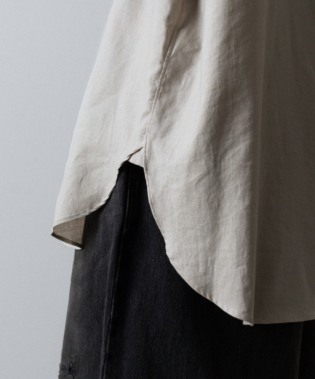 ssstein(シュタイン)のCOTTON/SILK OVERSIZED REGULAR COLLAR SHIRT - GREIGEの公式通販サイトsession福岡セレクトショップ