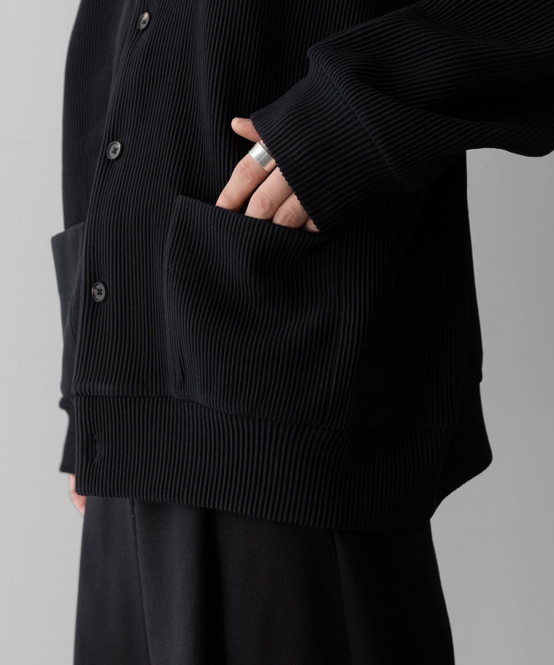 ssstein(シュタイン)のGRADATION PLEATS CARDIGAN - BLACKの公式通販サイトsession福岡セレクトショップ