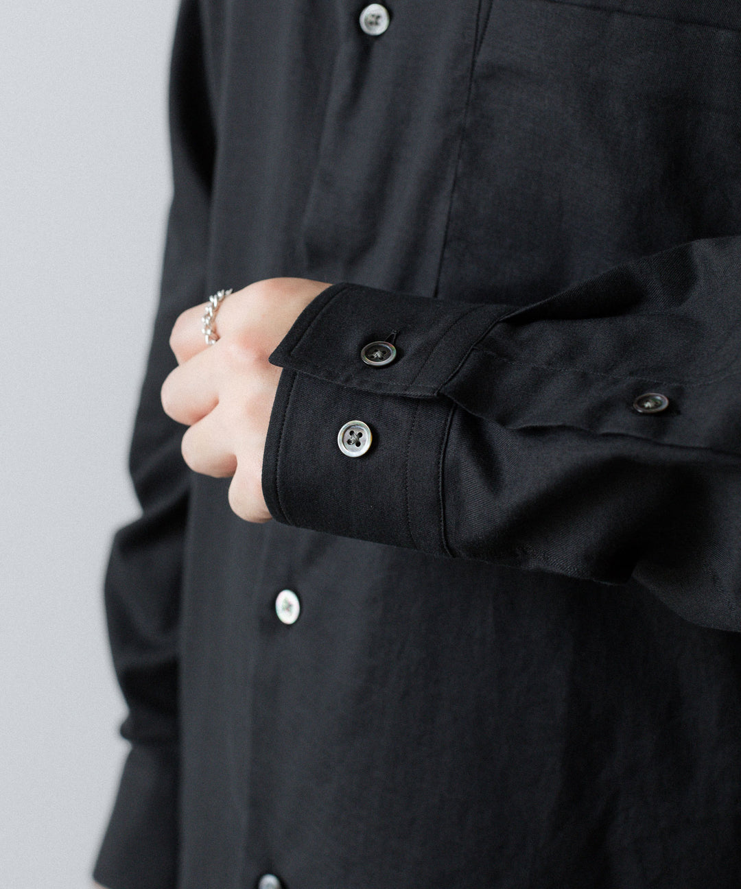 ssstein(シュタイン)のCOTTON/SILK OVERSIZED REGULAR COLLAR SHIRT - BLACKの公式通販サイトsession福岡セレクトショップ