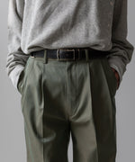 画像をギャラリービューアに読み込む, 【INTÉRIM】GIZA GABARDINE 2-TUCK STRAIGHT SLACKS - OLIVE
