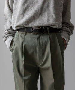 【INTÉRIM】GIZA GABARDINE 2-TUCK STRAIGHT SLACKS - OLIVE