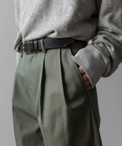 【INTÉRIM】GIZA GABARDINE 2-TUCK STRAIGHT SLACKS - OLIVE