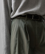 画像をギャラリービューアに読み込む, 【INTÉRIM】GIZA GABARDINE 2-TUCK STRAIGHT SLACKS - OLIVE
