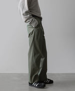 画像をギャラリービューアに読み込む, 【INTÉRIM】GIZA GABARDINE 2-TUCK STRAIGHT SLACKS - OLIVE
