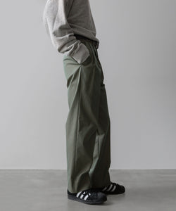 【INTÉRIM】GIZA GABARDINE 2-TUCK STRAIGHT SLACKS - OLIVE