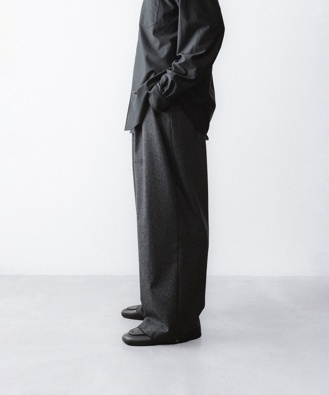 【ANTHEM A】WOOL CASHMERE POPLIN MELTON NO-BRAINER PANTS - CHARCOAL