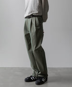 画像をギャラリービューアに読み込む, 【INTÉRIM】GIZA GABARDINE 2-TUCK STRAIGHT SLACKS - OLIVE
