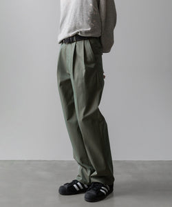 【INTÉRIM】GIZA GABARDINE 2-TUCK STRAIGHT SLACKS - OLIVE