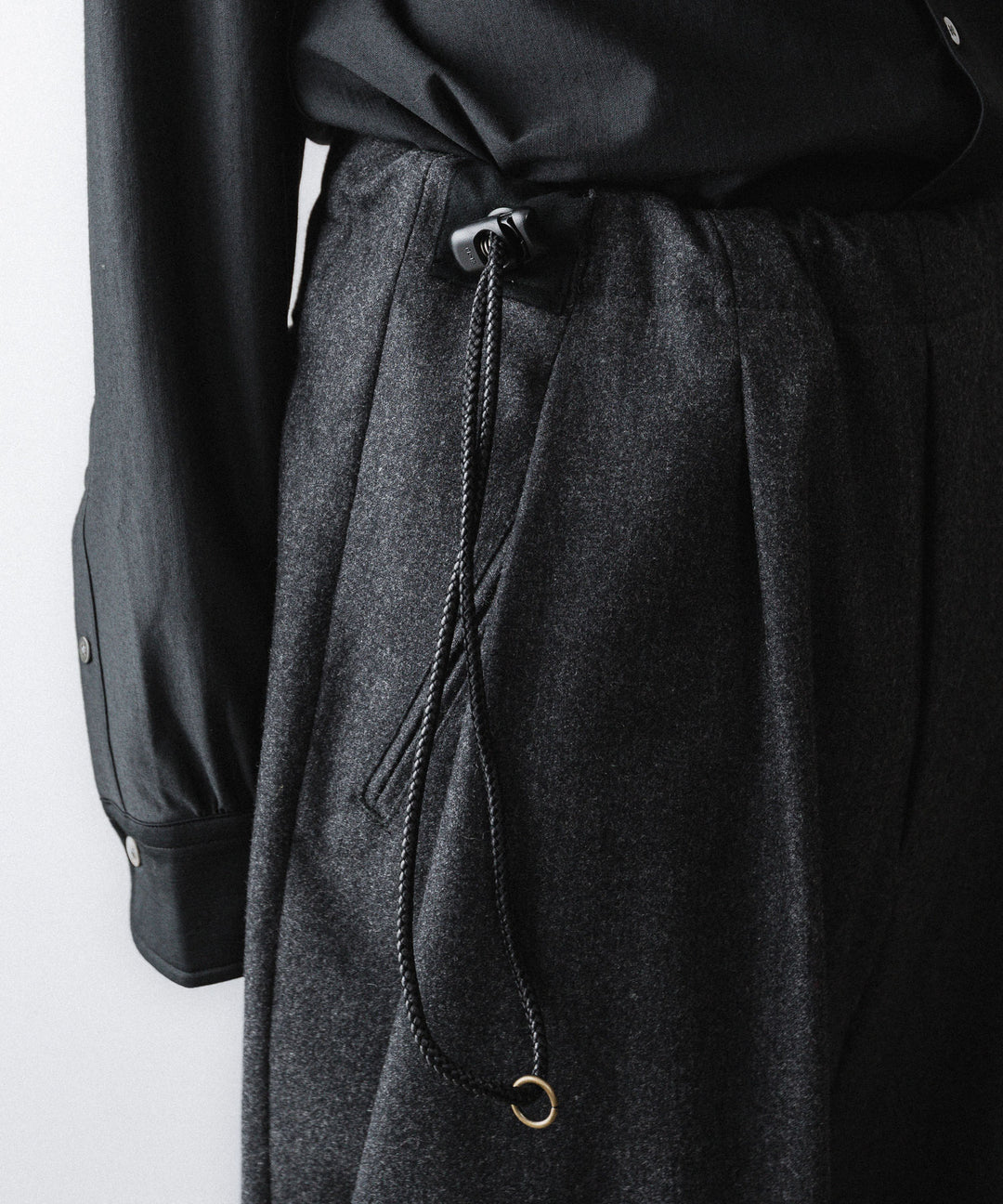【ANTHEM A】WOOL CASHMERE POPLIN MELTON NO-BRAINER PANTS - CHARCOAL
