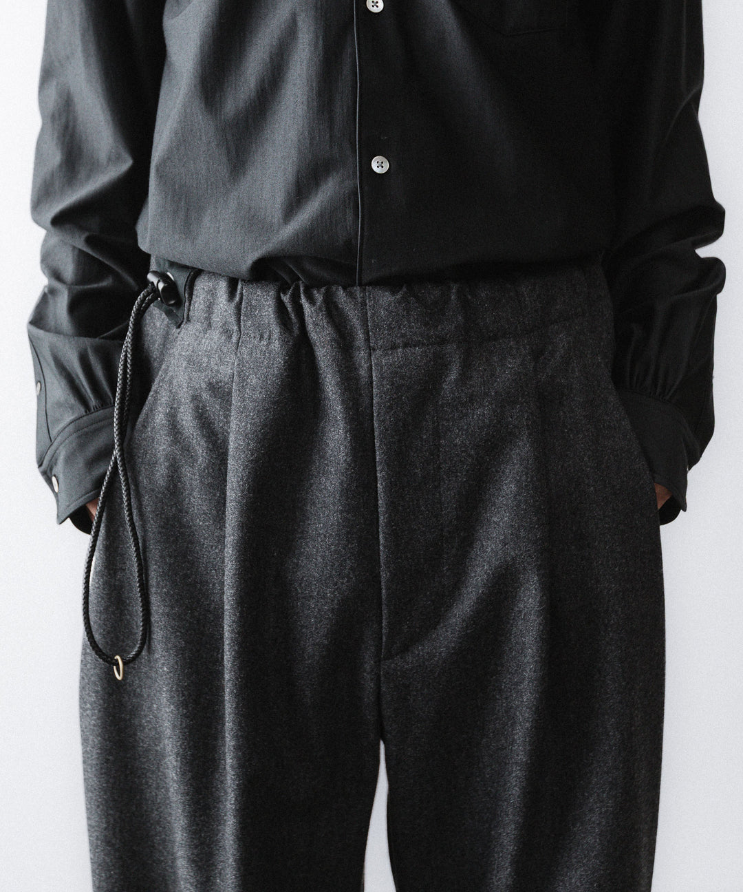 【ANTHEM A】WOOL CASHMERE POPLIN MELTON NO-BRAINER PANTS - CHARCOAL