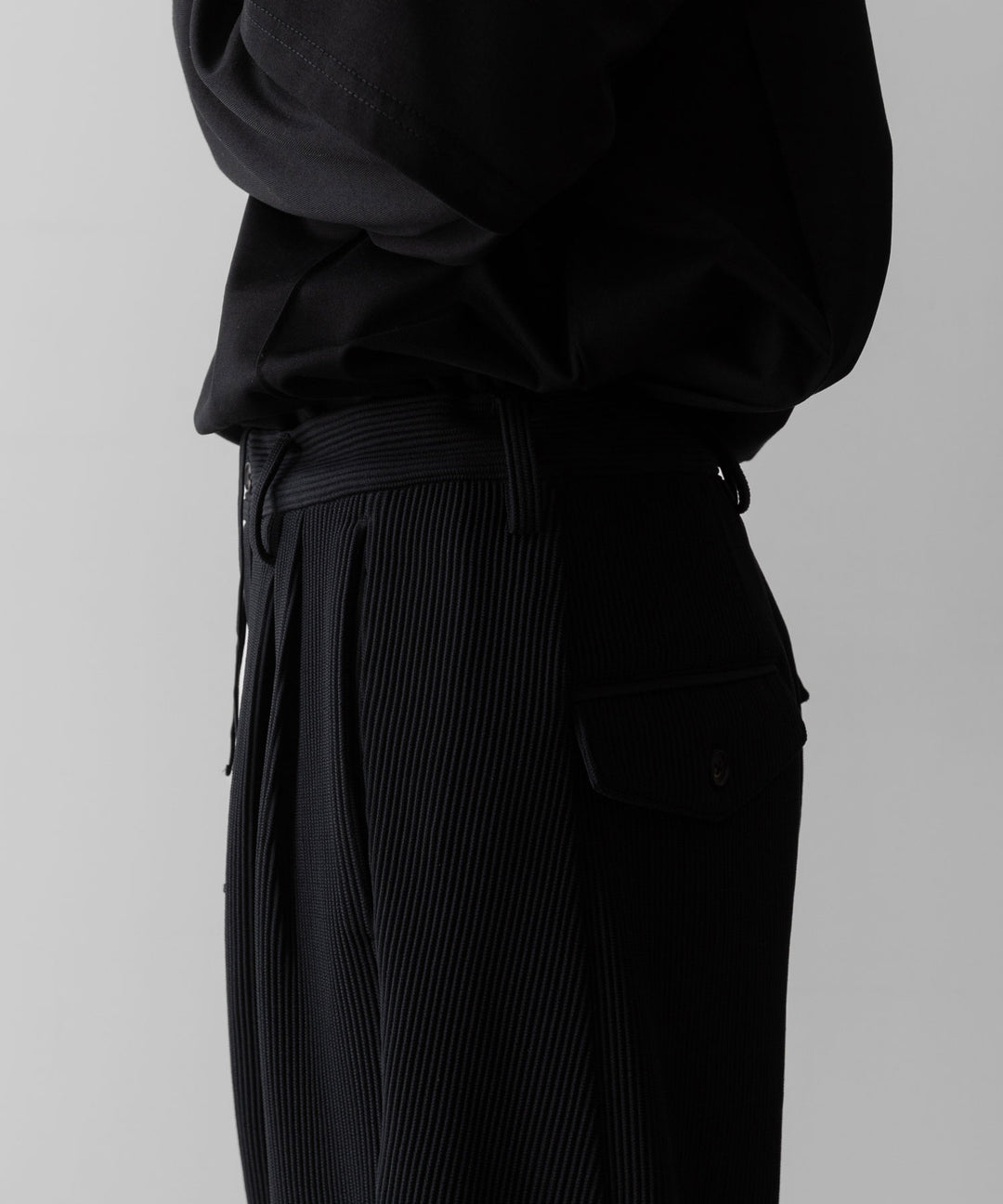 ssstein(シュタイン)のGRADATION PLEATS TWIST SEAM WIDE TROUSERS - BLACKの公式通販サイトsession福岡セレクトショップ