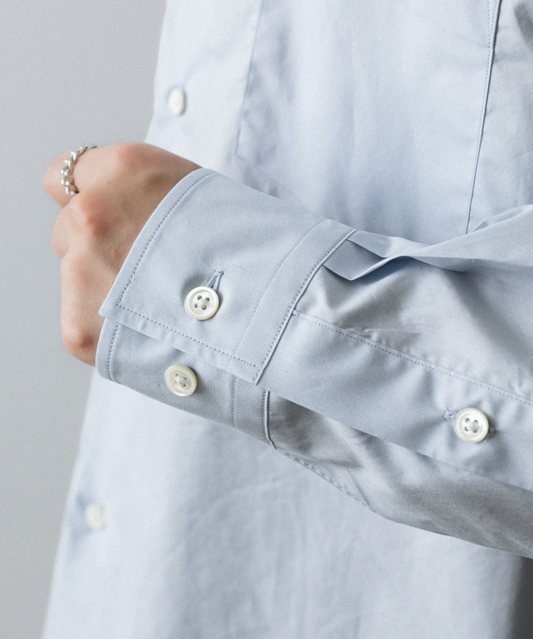 ssstein(シュタイン)のSUVIN COTTON OVERSIZED REGULAR COLLAR SHIRT - OFF BLUEの公式通販サイトsession福岡セレクトショップ